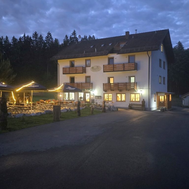 Hotelpension am Abend